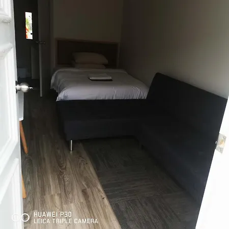 2 Double Beds Including 1 Sofa Bed Garden Chalet, 14 Phyllis St, Mt Albert, Auckland Exterior photo