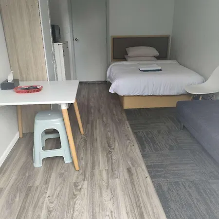 2 Double Beds Including 1 Sofa Bed Garden Chalet, 14 Phyllis St, Mt Albert, Auckland Exterior photo