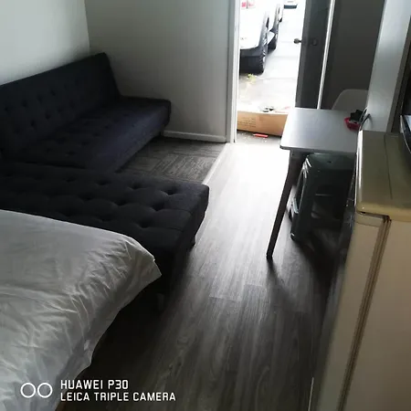 2 Double Beds Including 1 Sofa Bed Garden Chalet, 14 Phyllis St, Mt Albert, Auckland Exterior photo