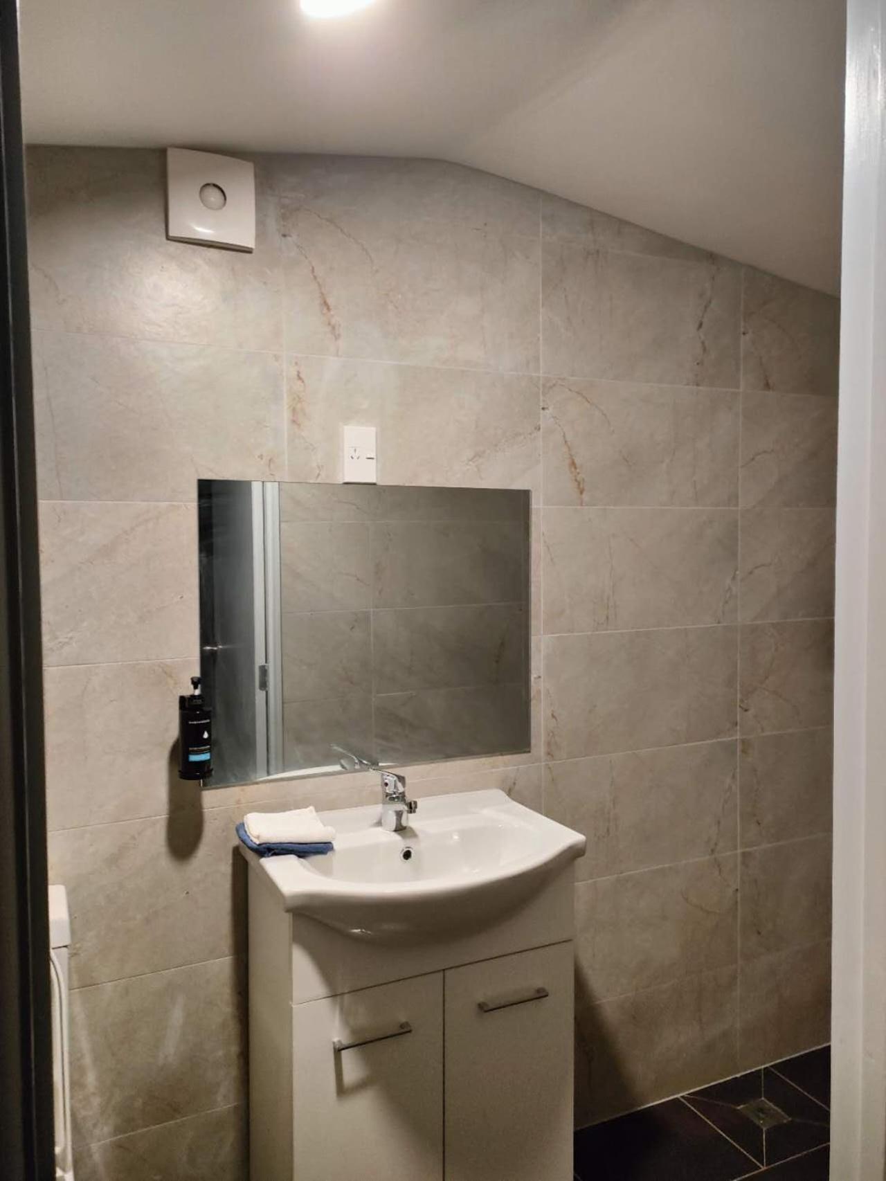 Holiday home 2 Double Beds Including 1 Sofa Bed Garden Chalet, 14 Phyllis St, Mt Albert,