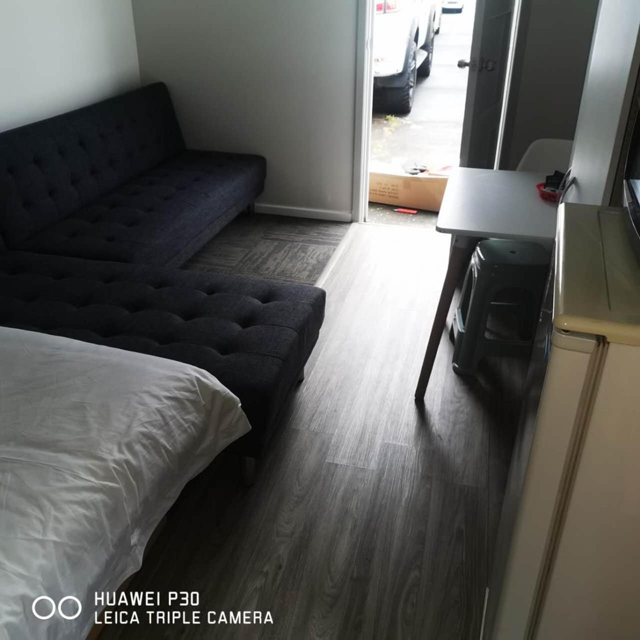 2 Double Beds Including 1 Sofa Bed Garden Chalet, 14 Phyllis St, Mt Albert, Ferienhaus Auckland
